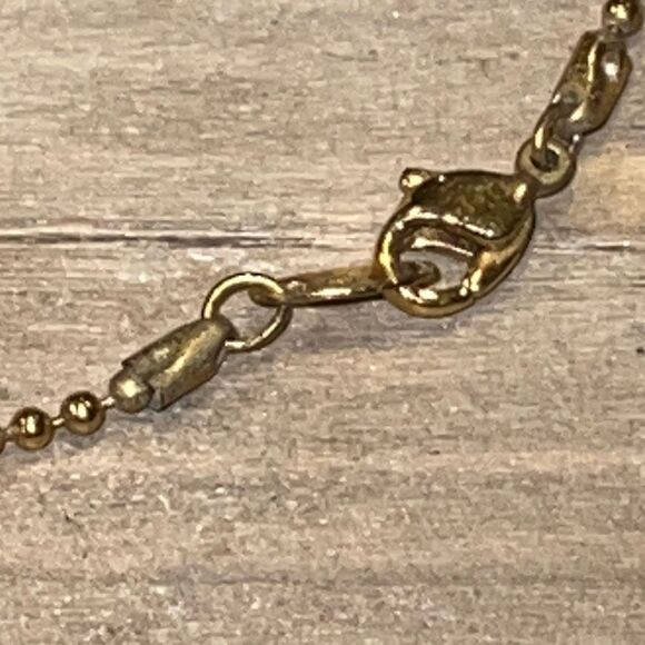 #1 Mom Gold Tone Necklace With Florals Accents - Picture 4 of 6